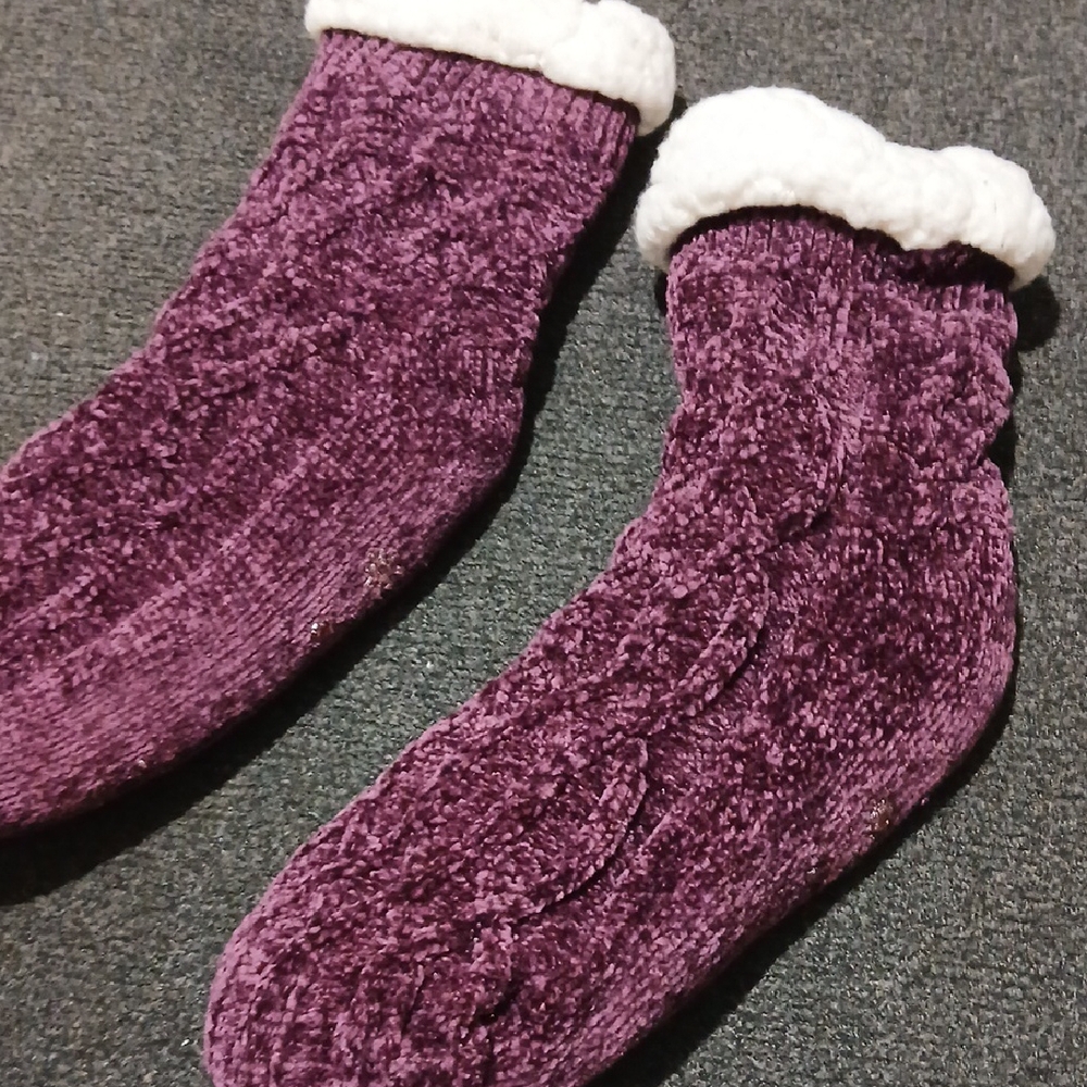 Muk LUKSPlum Knit Slipper Socks with Sherpa Lining - Picture 3 of 3